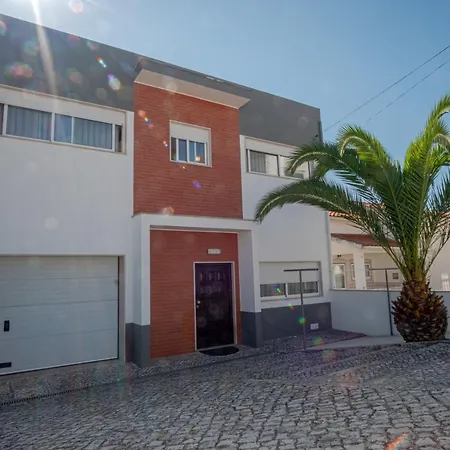 Vila 8 Rodrigues Family House - With Patio Nazaré