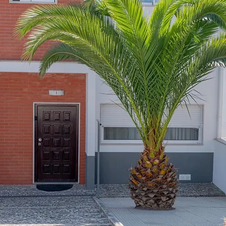 Vila 8 Rodrigues Family House - With Patio Nazaré