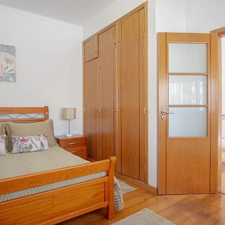 8 Rodrigues Family House - With Patio * Ναζαρέ