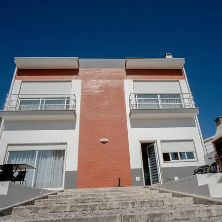 Βίλα 8 Rodrigues Family House - With Patio *