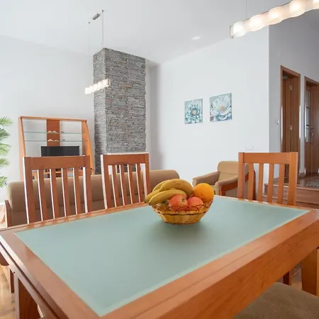 Βίλα 8 Rodrigues Family House - With Patio Ναζαρέ