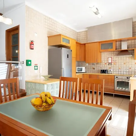 8 Rodrigues Family House - With Patio * Ναζαρέ