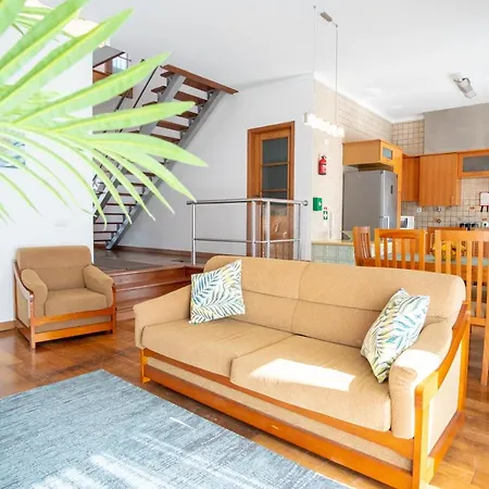 Βίλα 8 Rodrigues Family House - With Patio